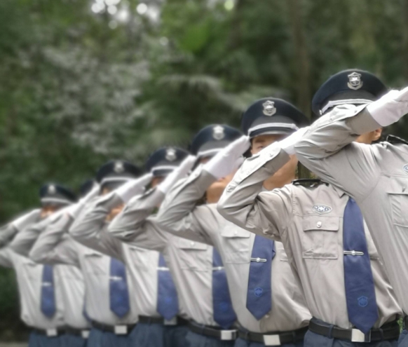 物業(yè)保安是物業(yè)管理中維護(hù)小區(qū)、商業(yè)綜合體、寫字樓等場所公共安全和秩序的重要力量
